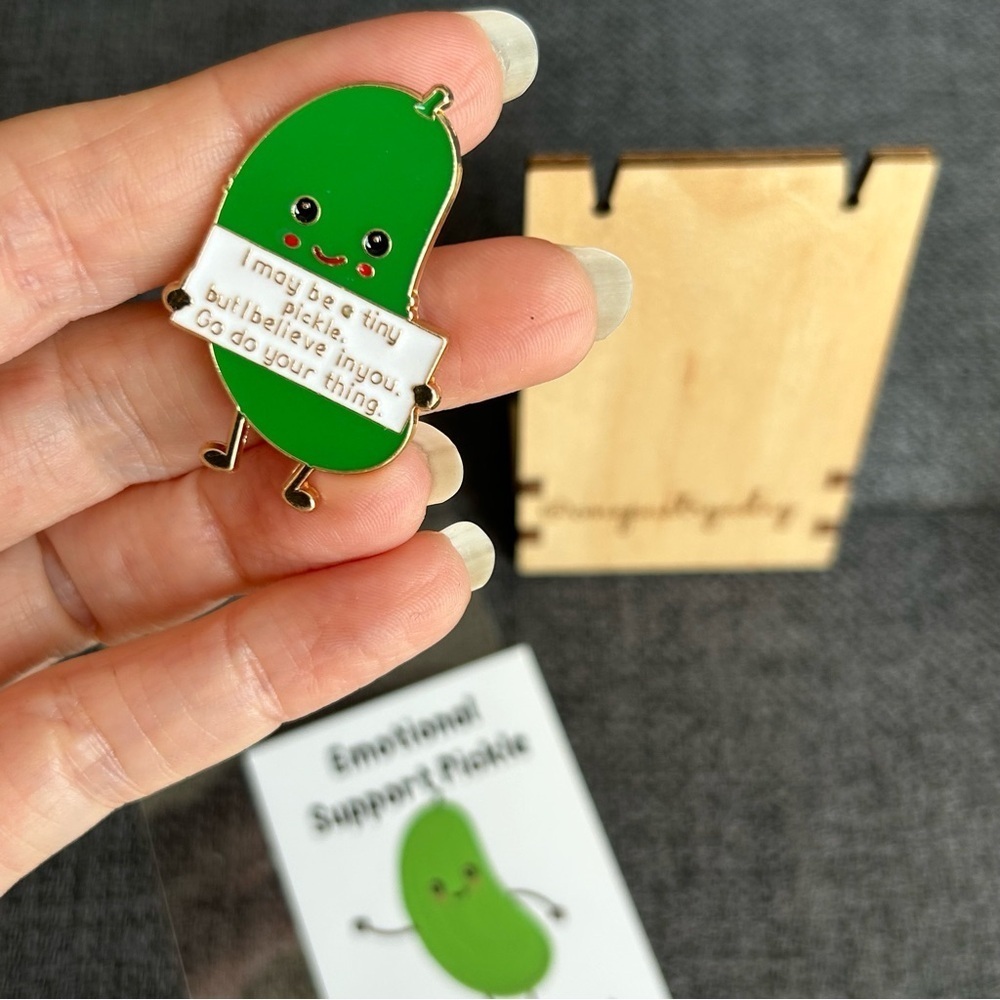 POSITIVE PICKLE Brooch Pin + Affirmation Card Set, Green, Gold - Picture 15 of 17